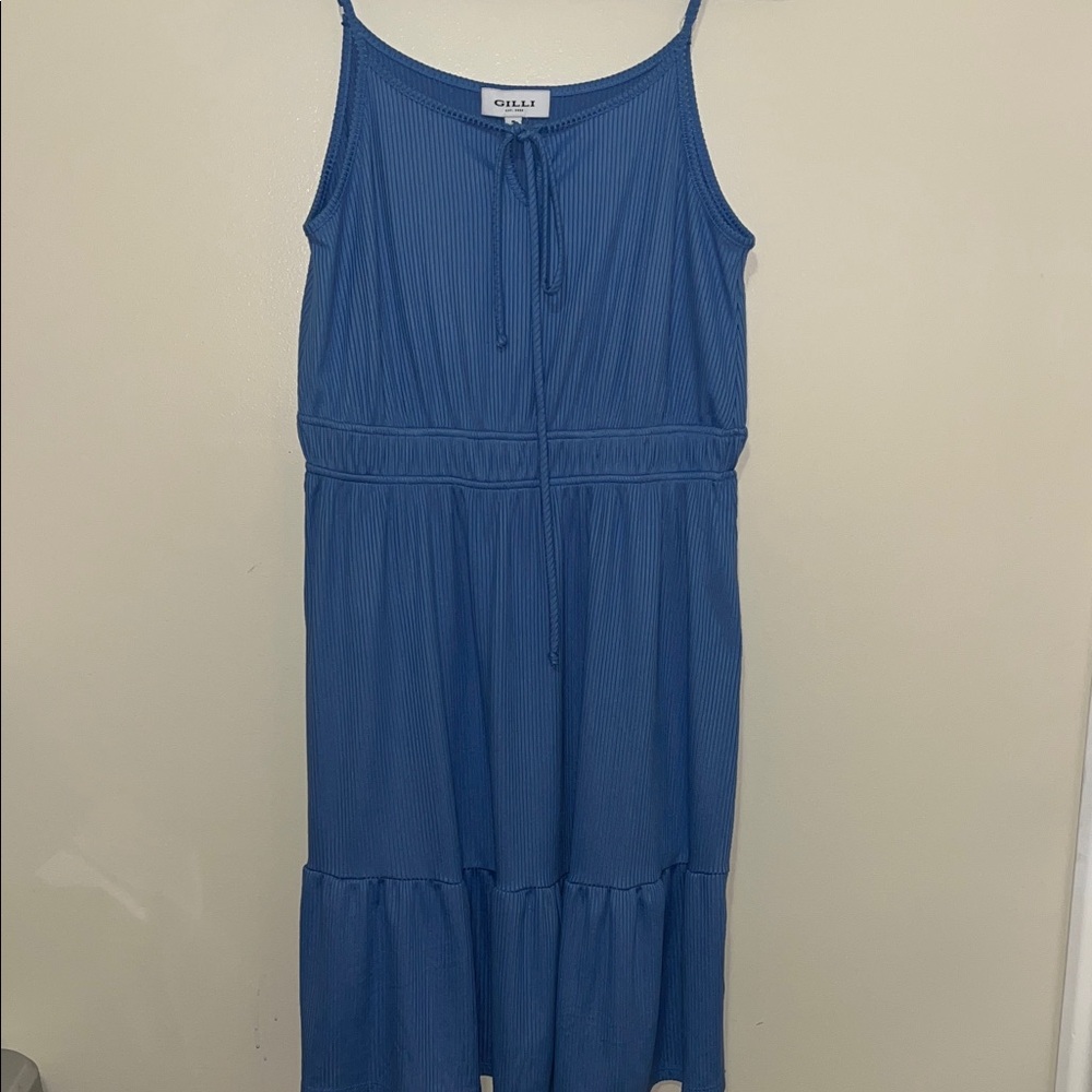 Gilli Light Blue Textured Spaghetti Strap MIdi Dress. NWT Size Medium.
